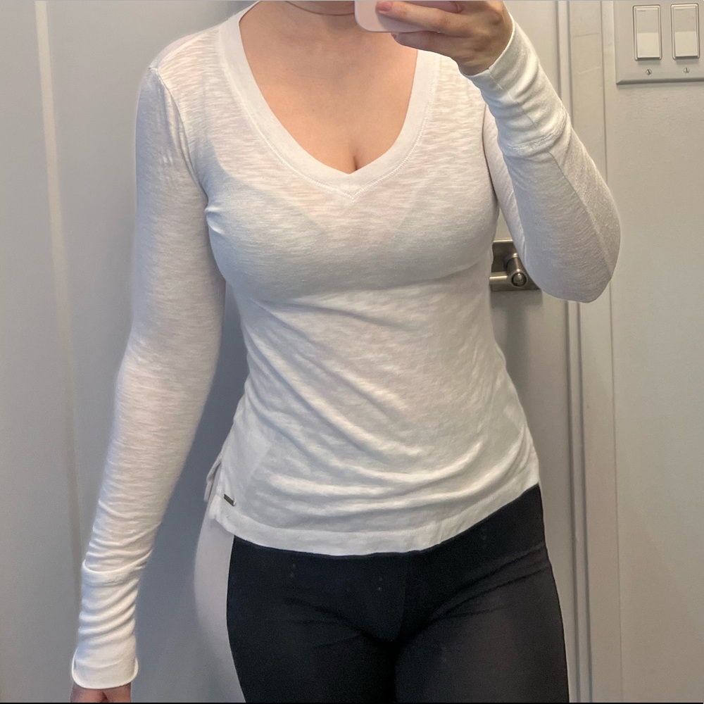 LONG SLEEVE V NECK TOP